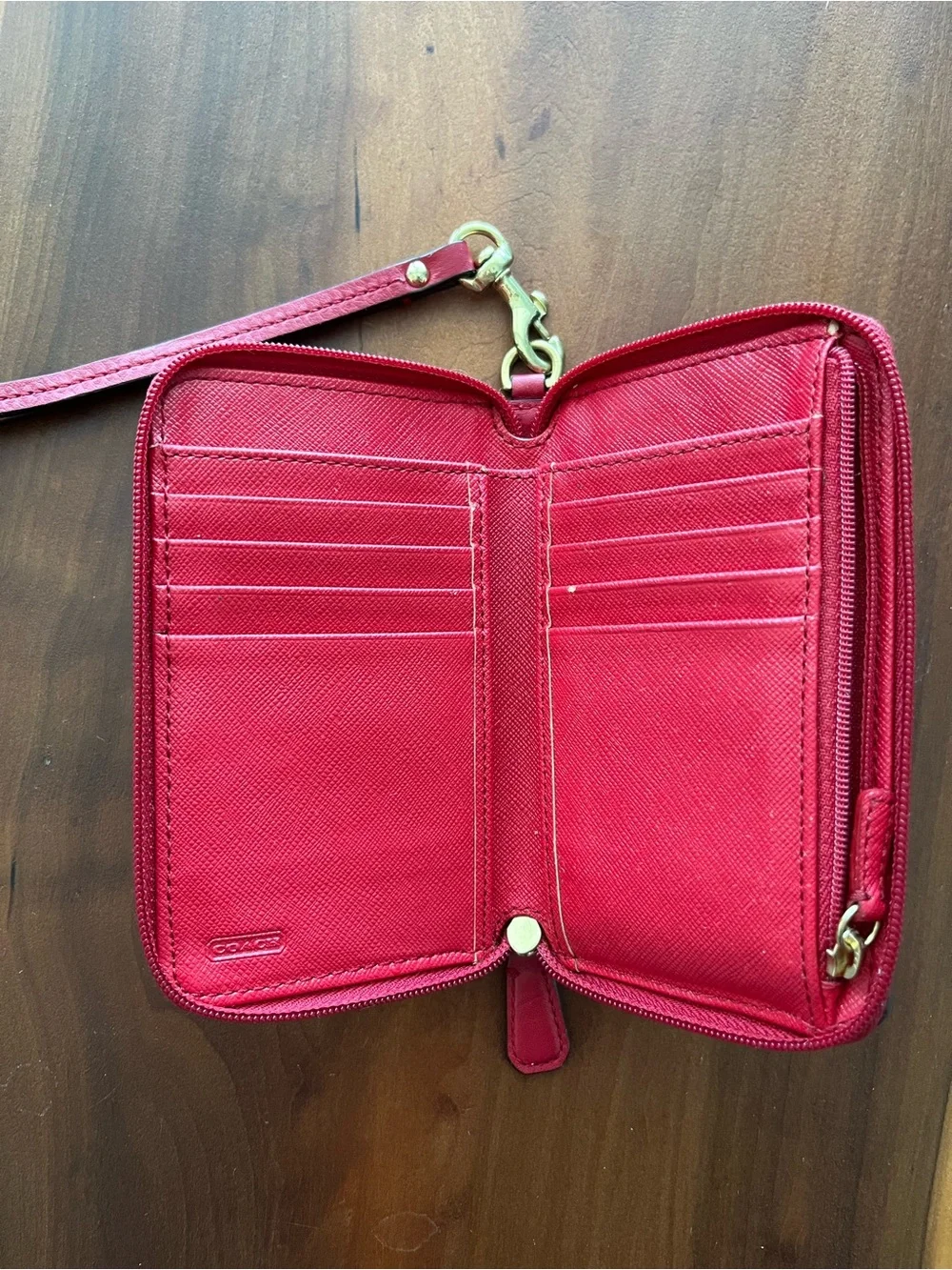 🌸Vintage Coach Red Turnlock Wristlet